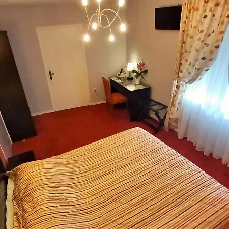 Отель Logis & Restaurant Du Chemin Des Dames Corbeny