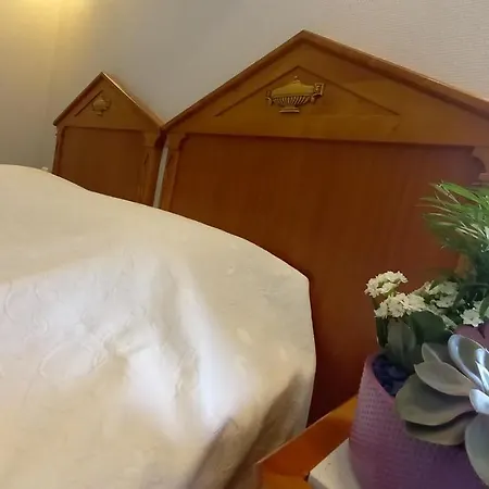 Logis & Restaurant Du Chemin Des Dames Отель Corbeny