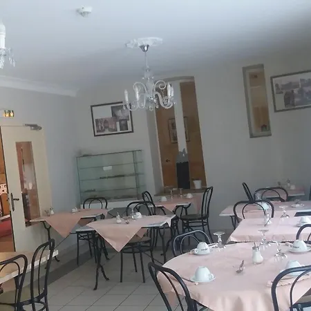 Отель Logis & Restaurant Du Chemin Des Dames Corbeny